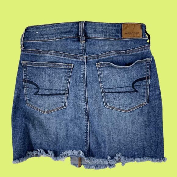 American Eagle Distressed Denim Mini Skirt Preppy - Picture 3 of 3